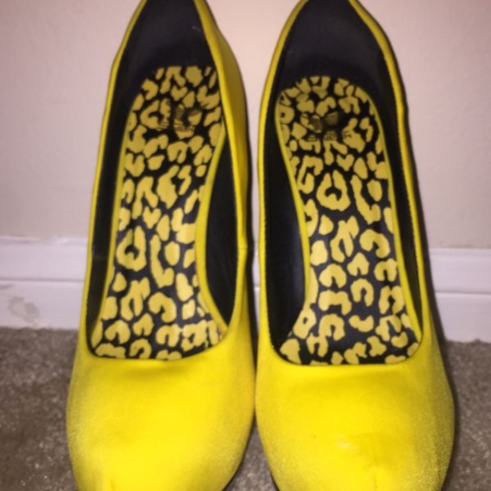 Shiek Yellow/Black Platform Stilettos
